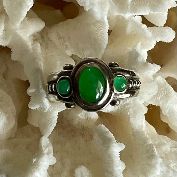 Green Onyx and Sterling Silver Ring Size 6 - Picture 2 of 5